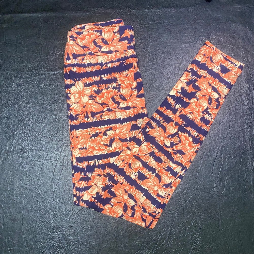 NWOT LulaRoe Leggings OS